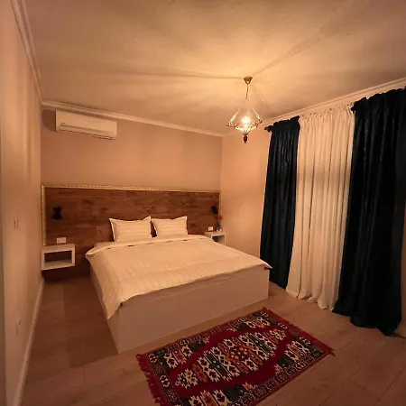 Chestnut Yard 티라나