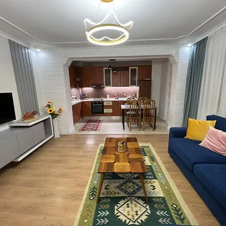Chestnut Yard Apartment *