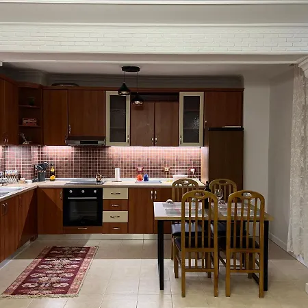 Appartement Chestnut Yard Tirana