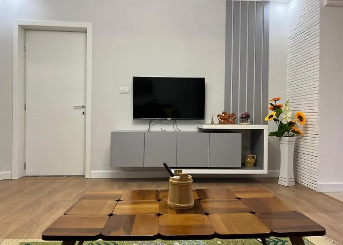 Chestnut Yard 티라나