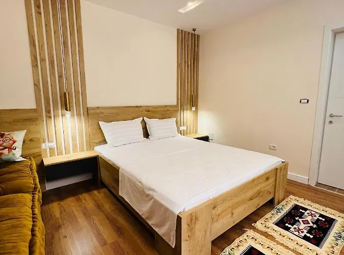 Chestnut Yard 티라나